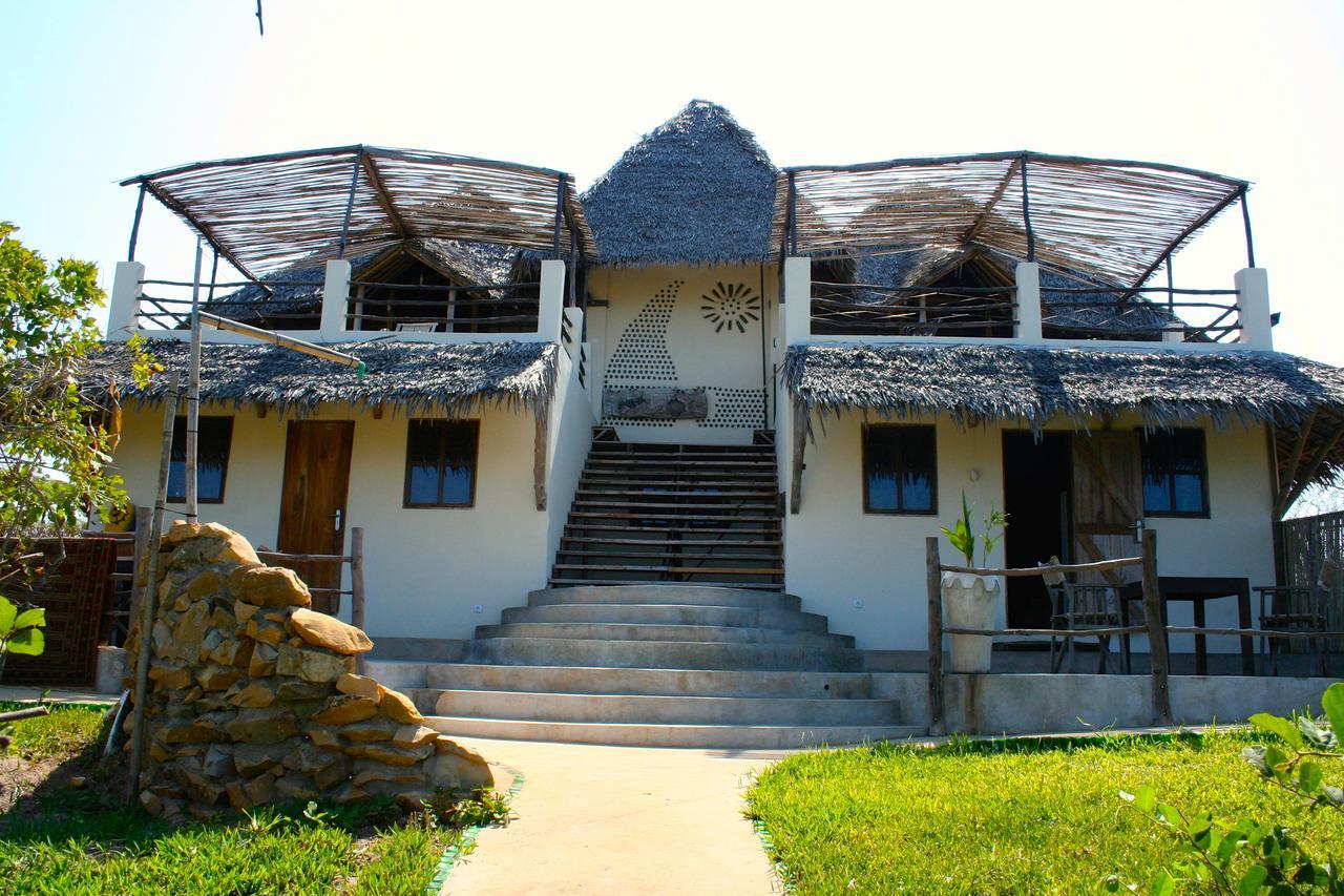 Nzuwa Lodge เปงบา ภายนอก รูปภาพ
